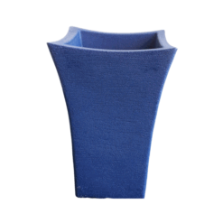 אדנית מרובעת נפחת בצבע שחור